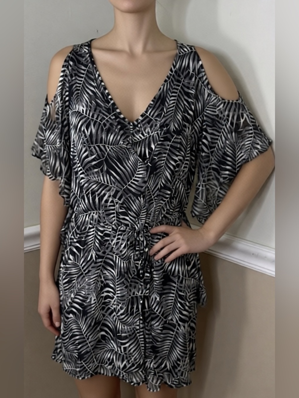 🎉 2 for $20! Sheer Black & White Leaf Print swim cover up dress - Large 💚